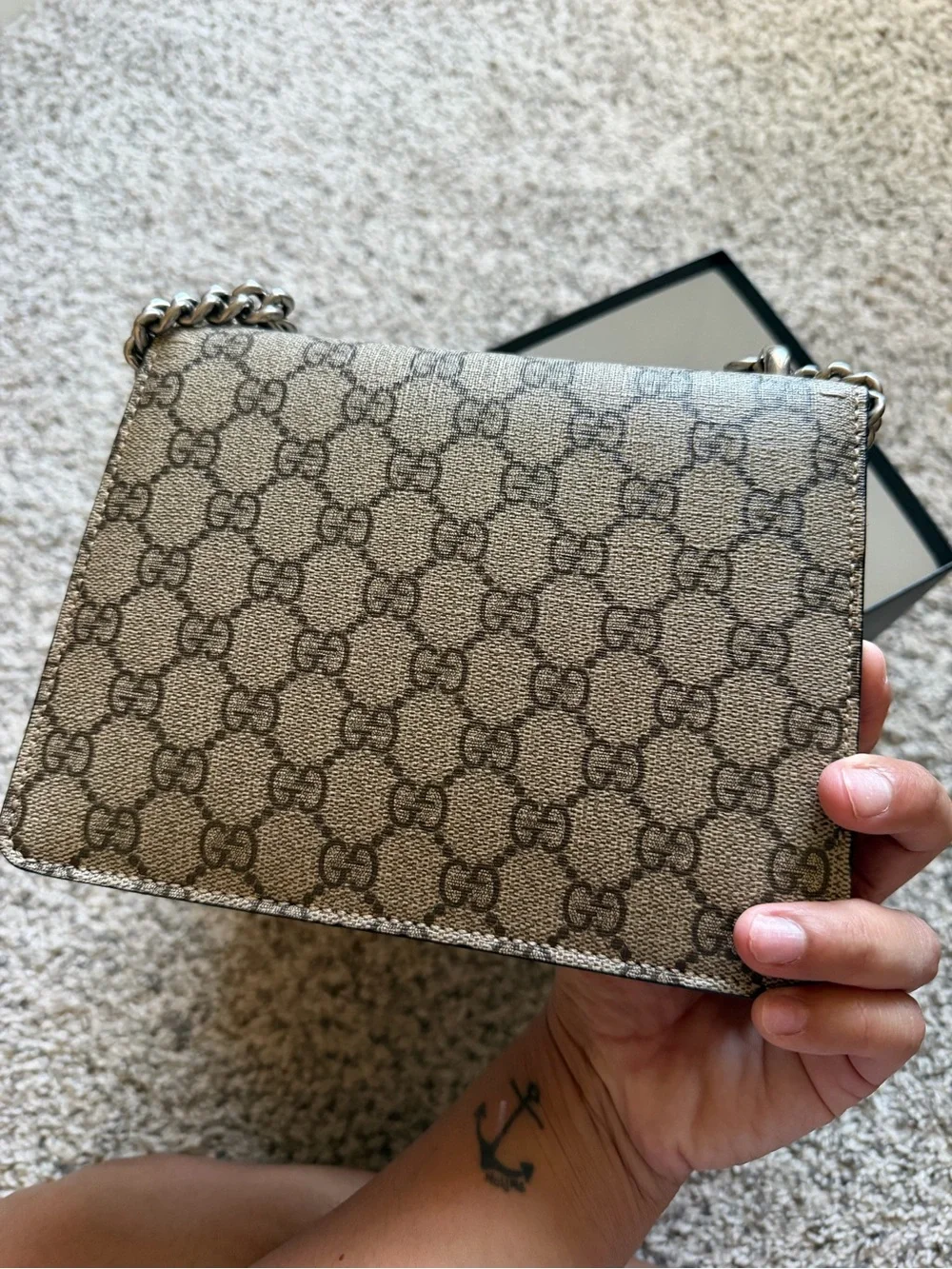 Gucci signature gg